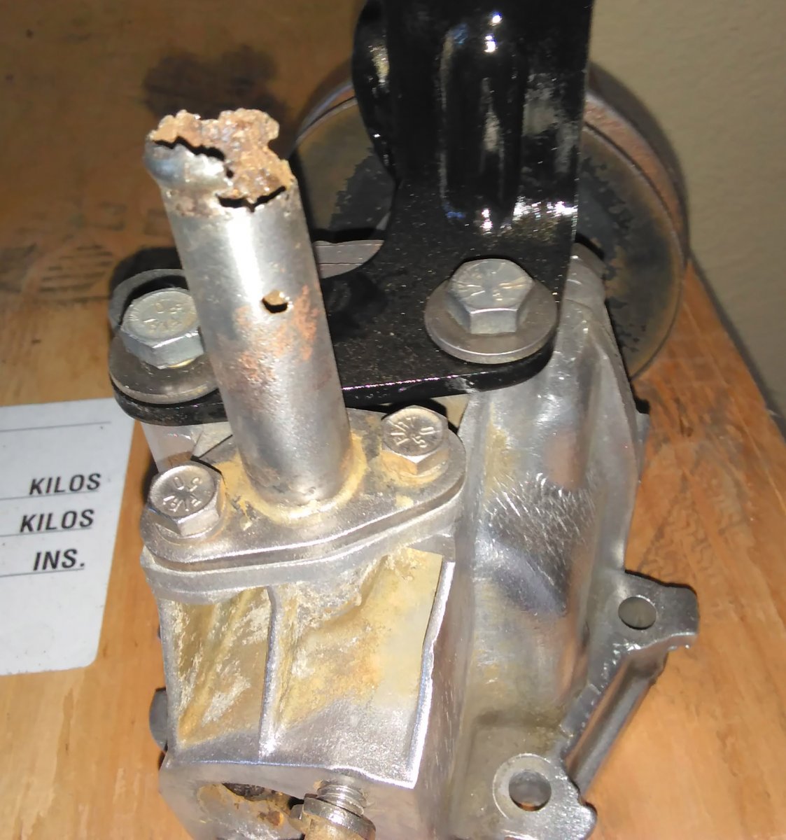 1300 Water Pump with corroded heater return pipe - 2017_10_28.jpg