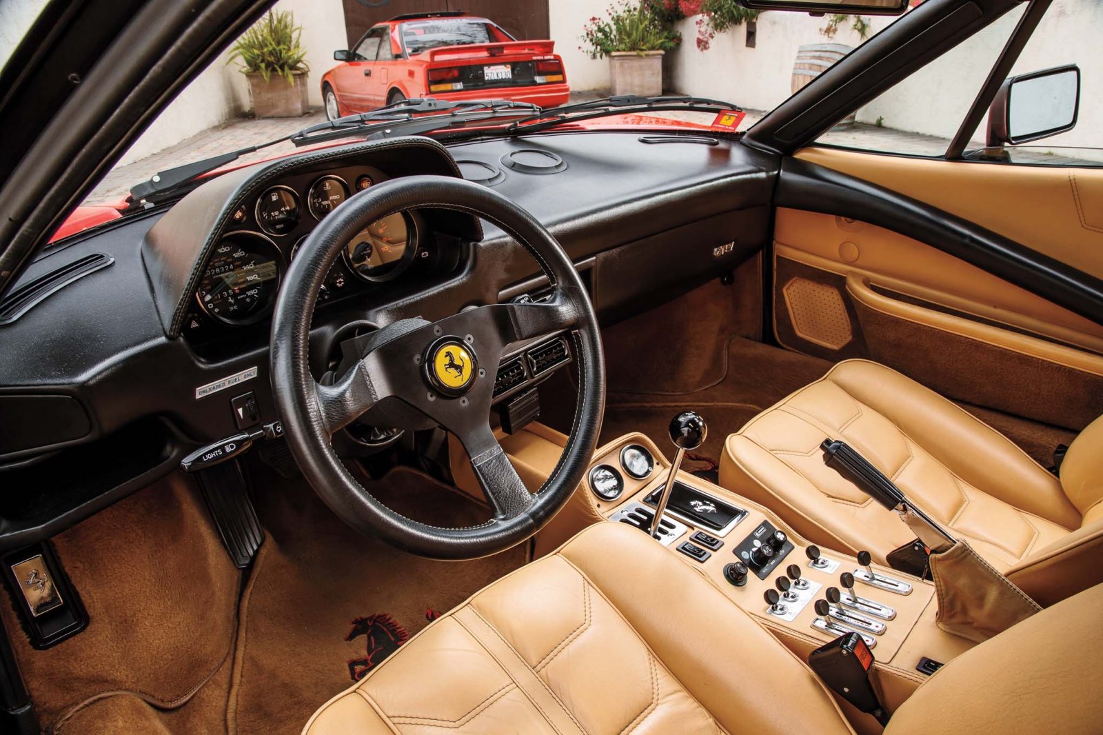 1985-Ferrari-308-GTSi-QV-interior.jpg