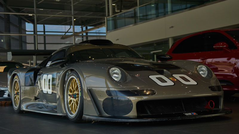 Porsche-911-GT1-107-Front-.jpg