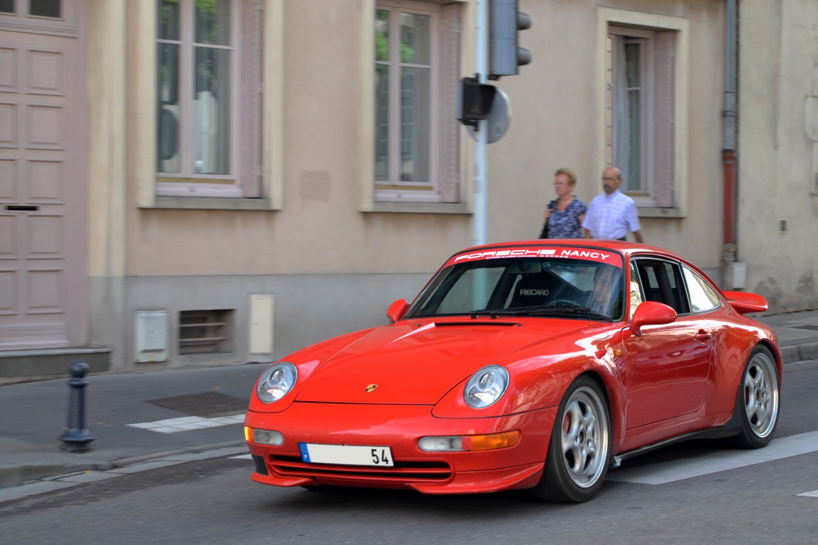 Red_Porsche_993_Carrera_RS_(7717832652).jpg